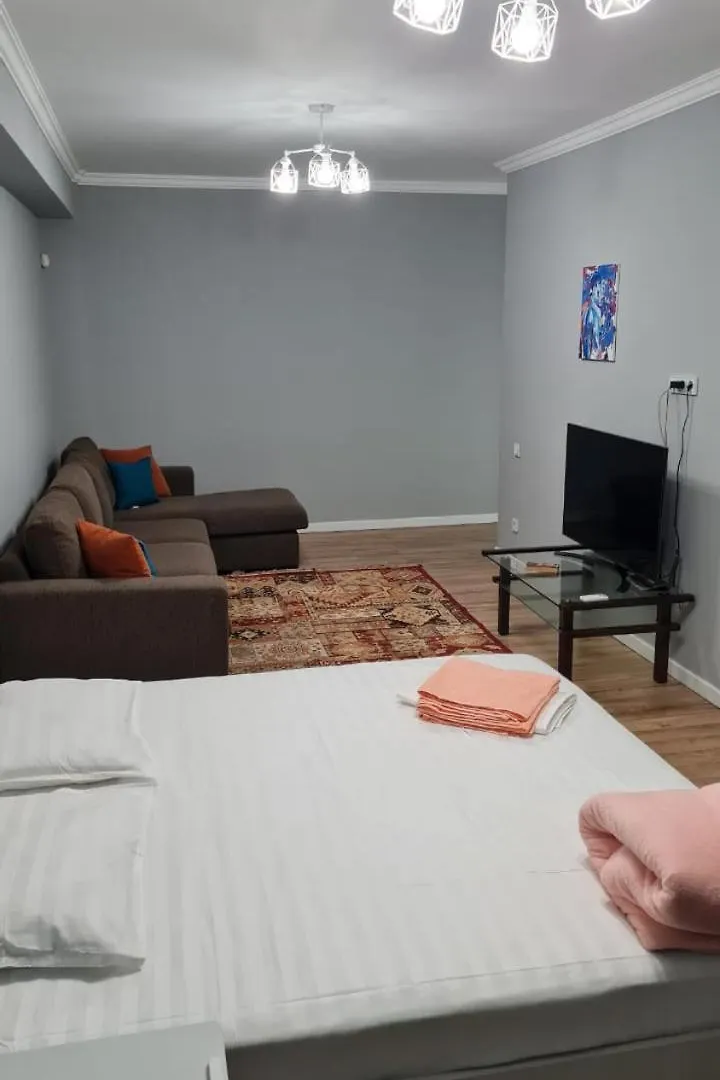 Квартира В Центре, В Новом Доме Almaty Apartment